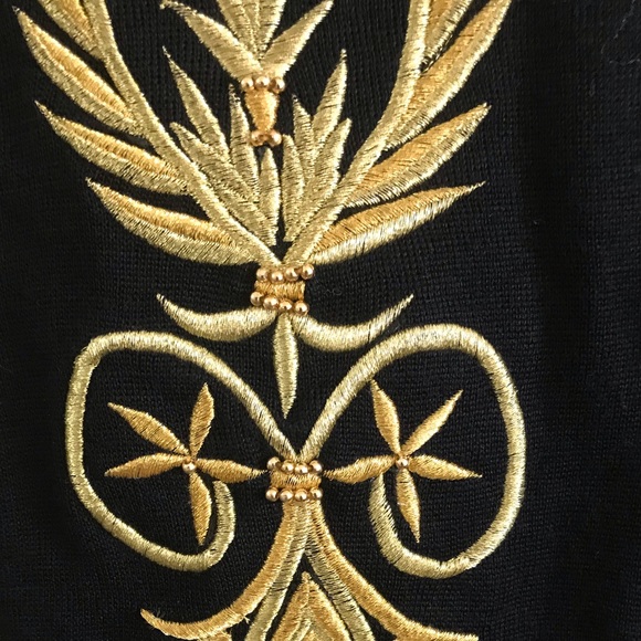 Embroidered Wool Sweater Pullover Size Small - Picture 2 of 2